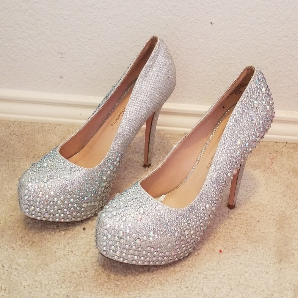 Shoes - Picture 3 of 4